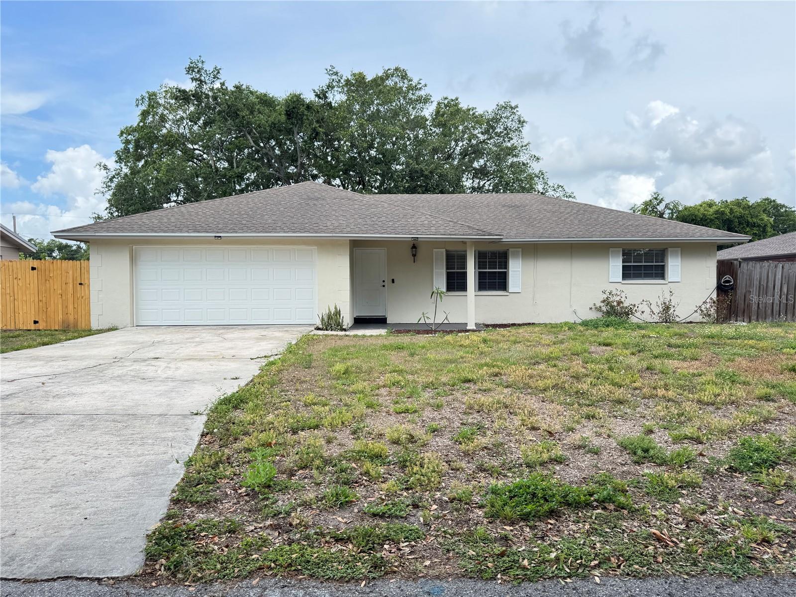 LAKE PARKER ESTATES - Residential Lease
