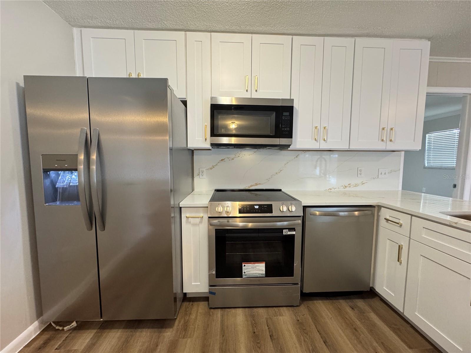 LAKE PARKER ESTATES - Residential Lease
