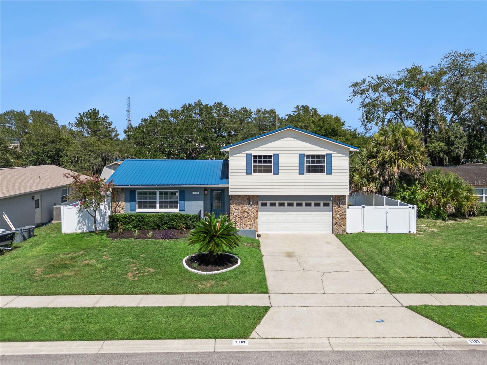 1189 LAZY HOLLOW PLACE