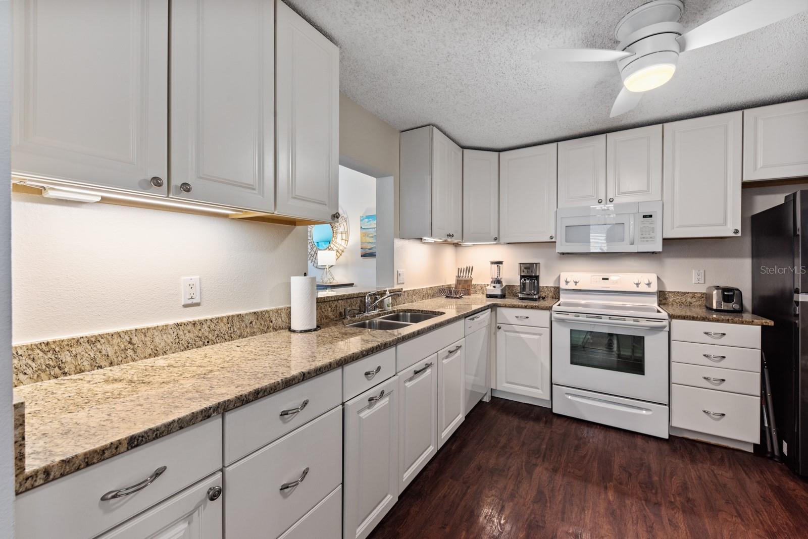 ASHTON LAKES 03 - Residential Lease