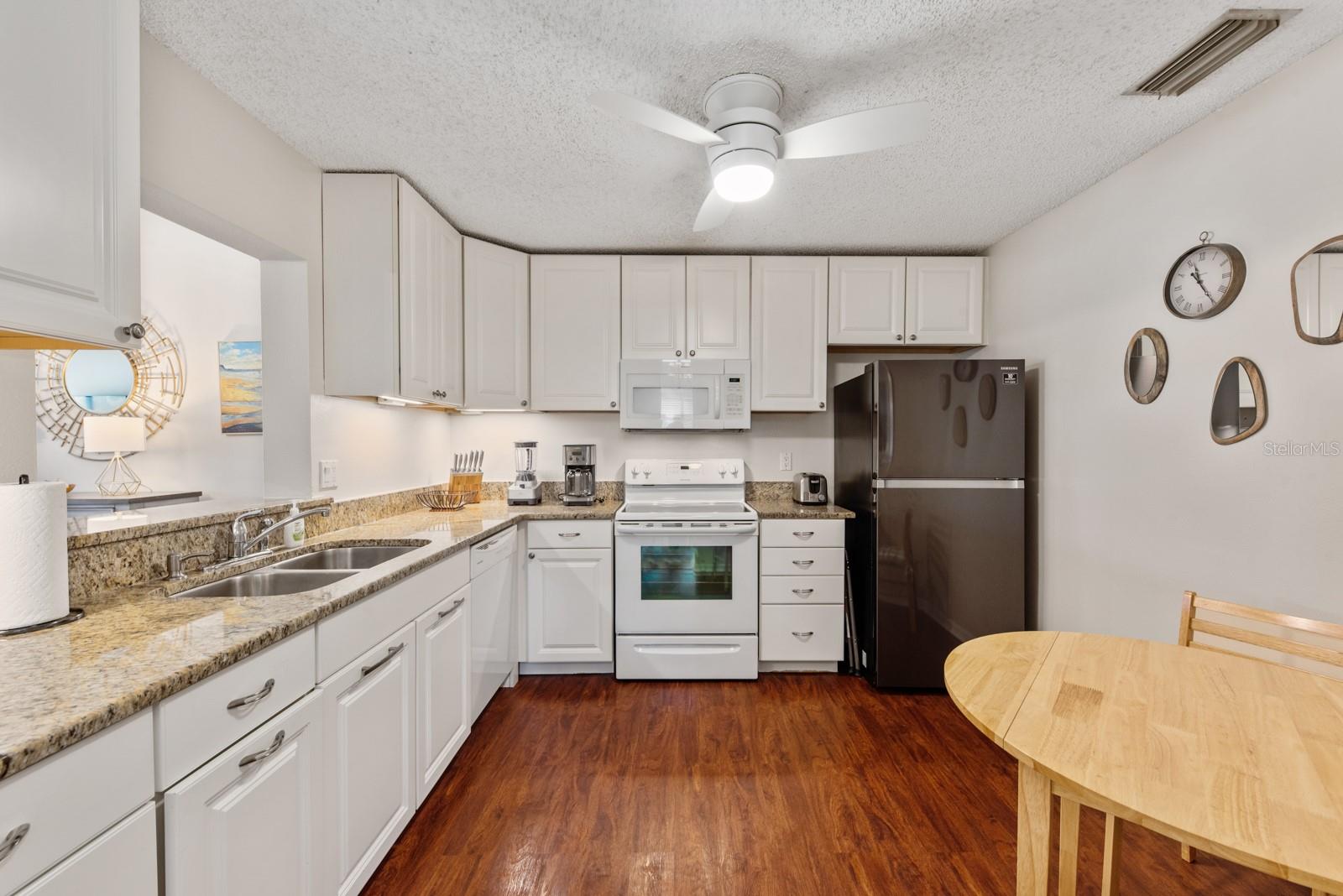 ASHTON LAKES 03 - Residential Lease