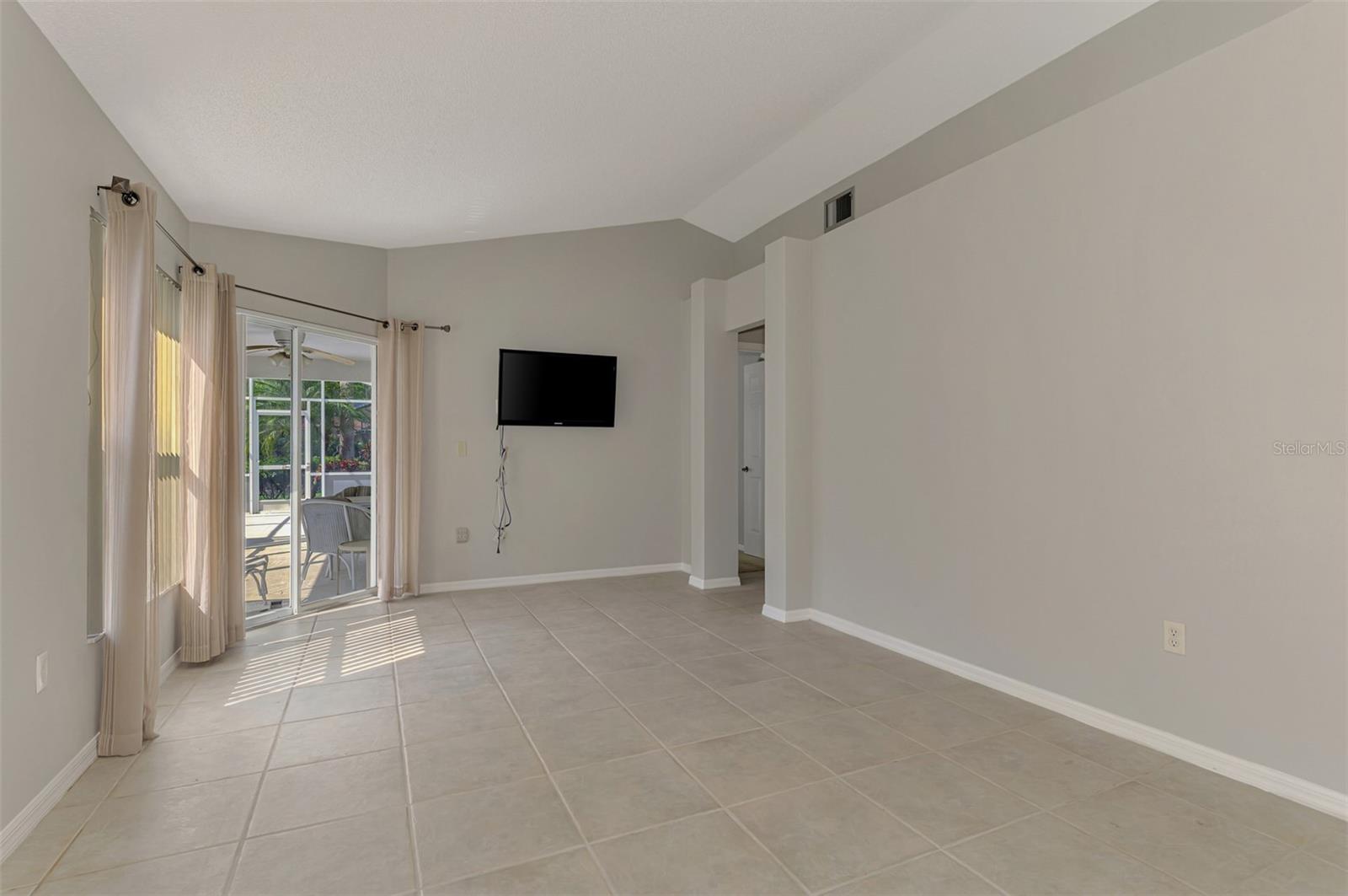 LONG COMMON - Residential