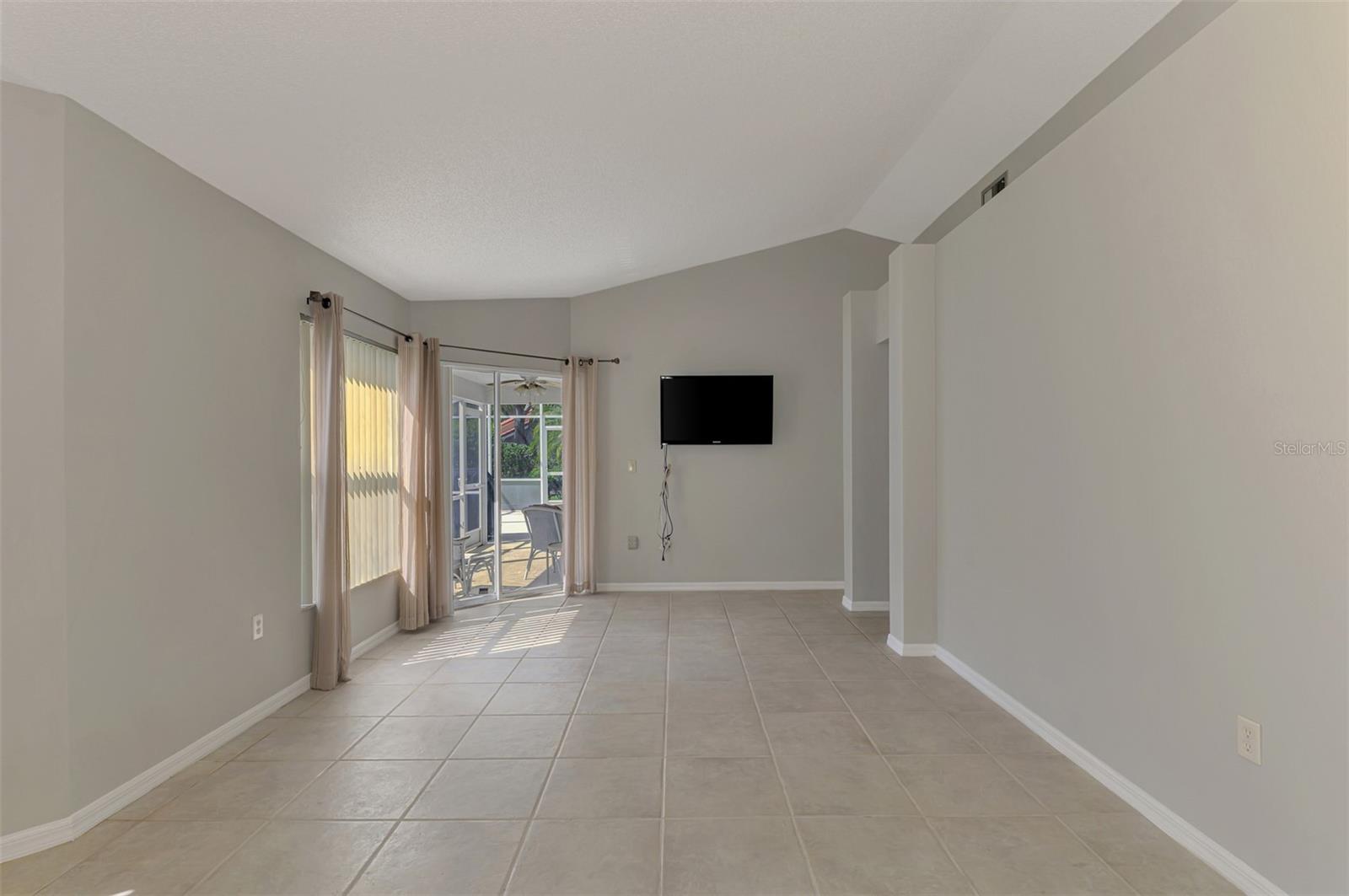 LONG COMMON - Residential