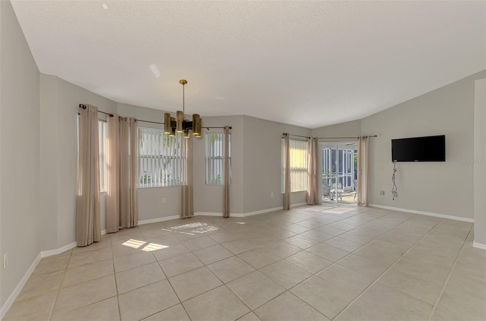 LONG COMMON - Residential