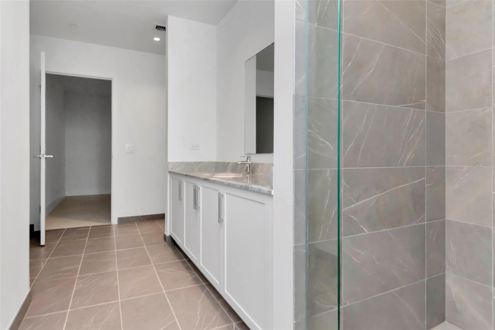 BAYSHORE YSABELLA CONDOMINIUM - Residential