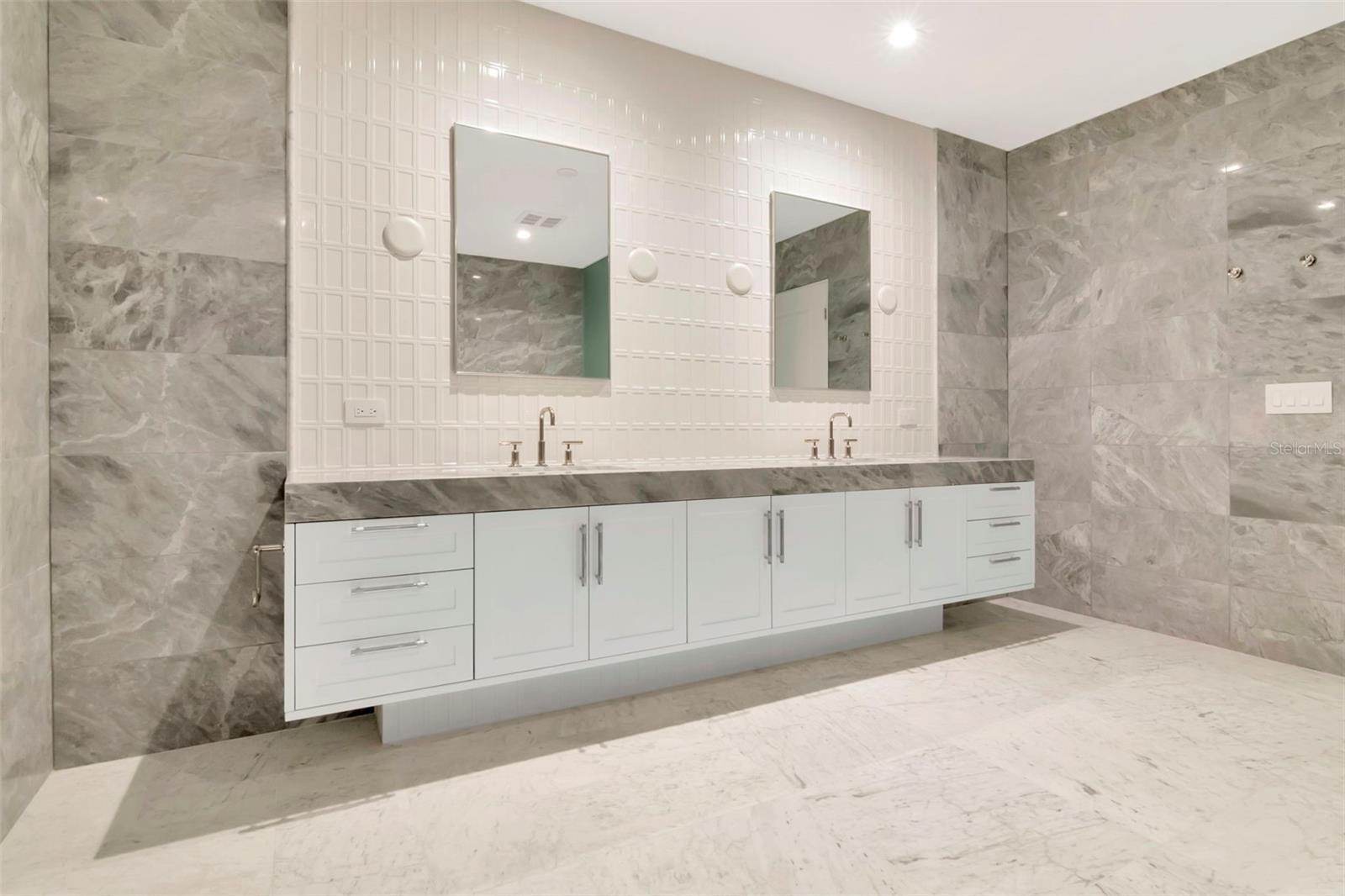 BAYSHORE YSABELLA CONDOMINIUM - Residential