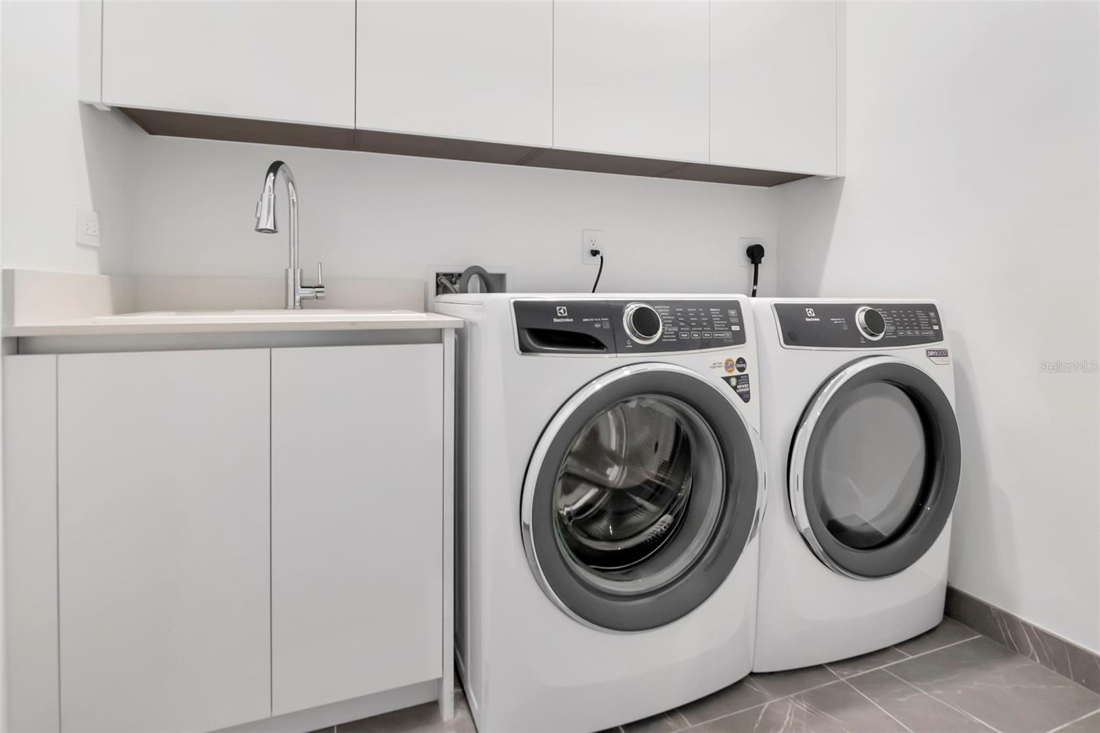 BAYSHORE YSABELLA CONDOMINIUM - Residential