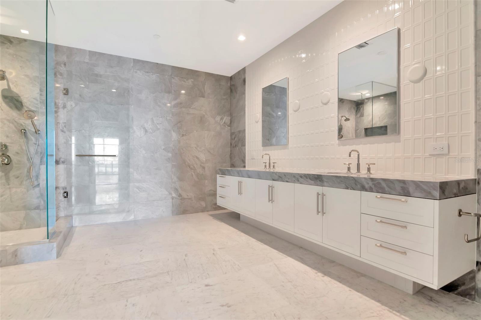 BAYSHORE YSABELLA CONDOMINIUM - Residential