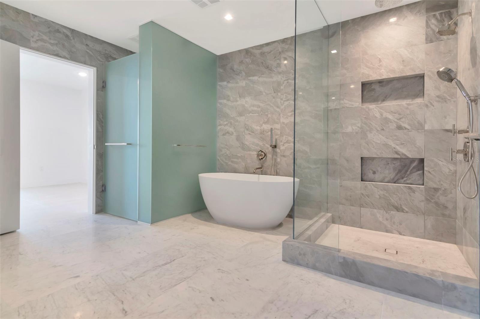 BAYSHORE YSABELLA CONDOMINIUM - Residential