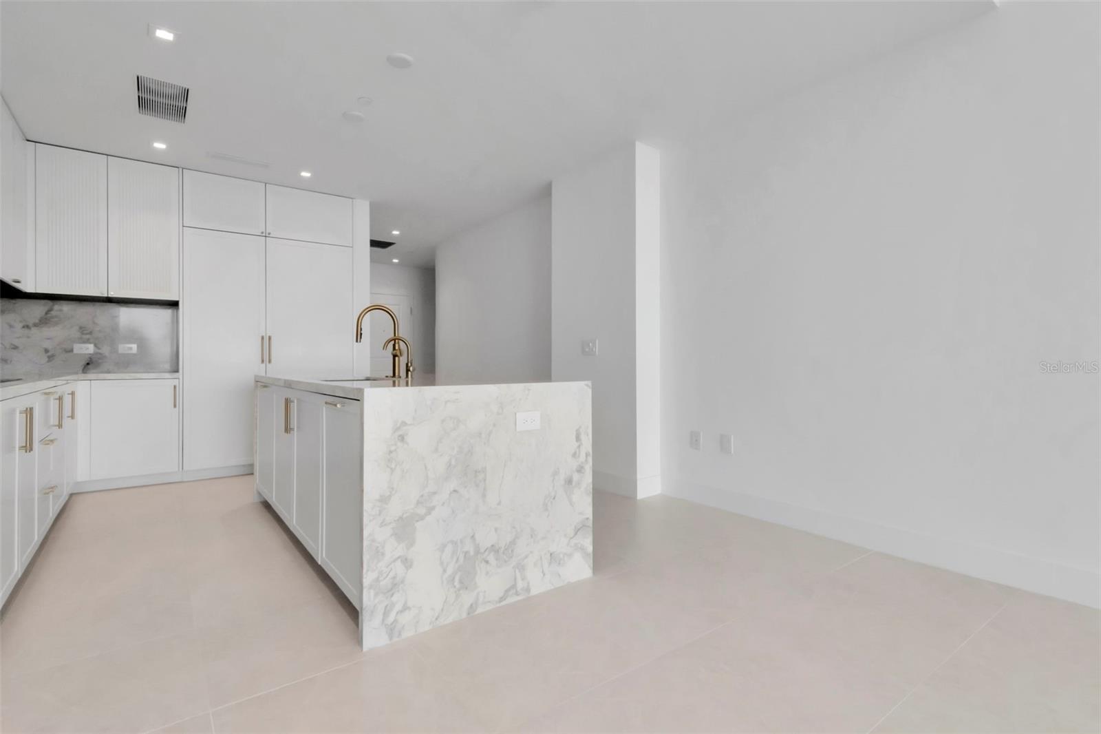 BAYSHORE YSABELLA CONDOMINIUM - Residential