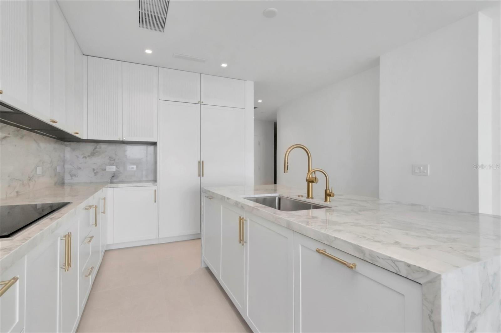 BAYSHORE YSABELLA CONDOMINIUM - Residential