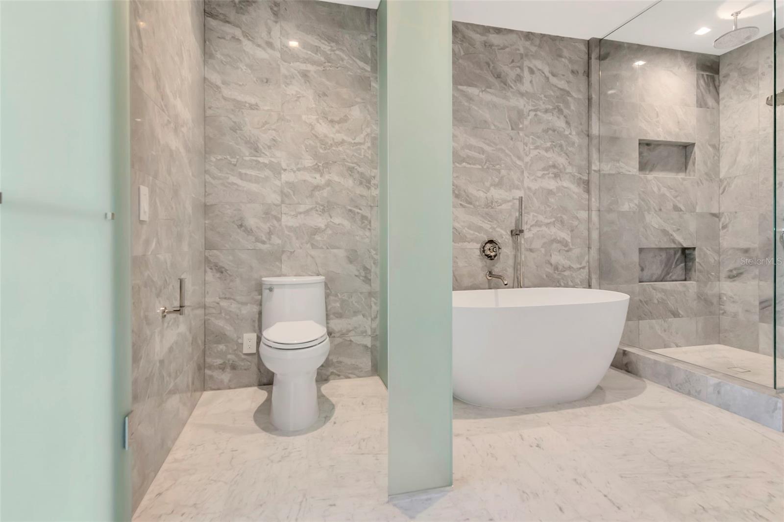 BAYSHORE YSABELLA CONDOMINIUM - Residential