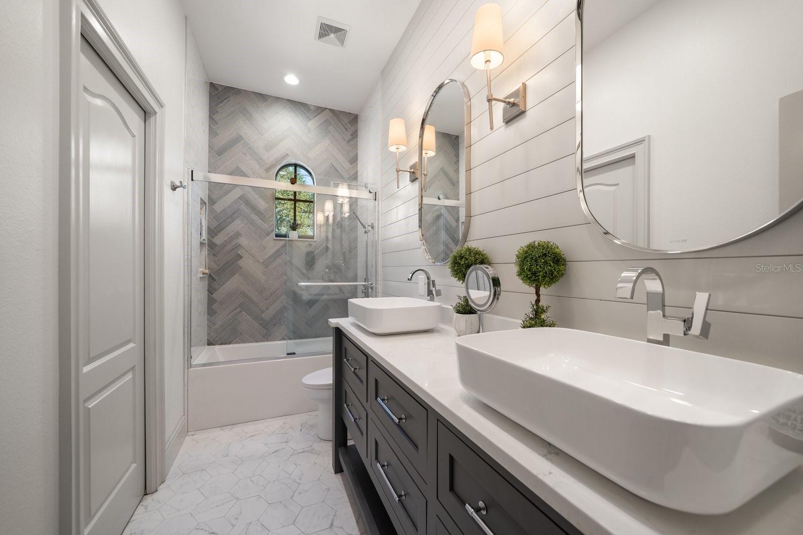 DAVIS ISLANDS - Residential