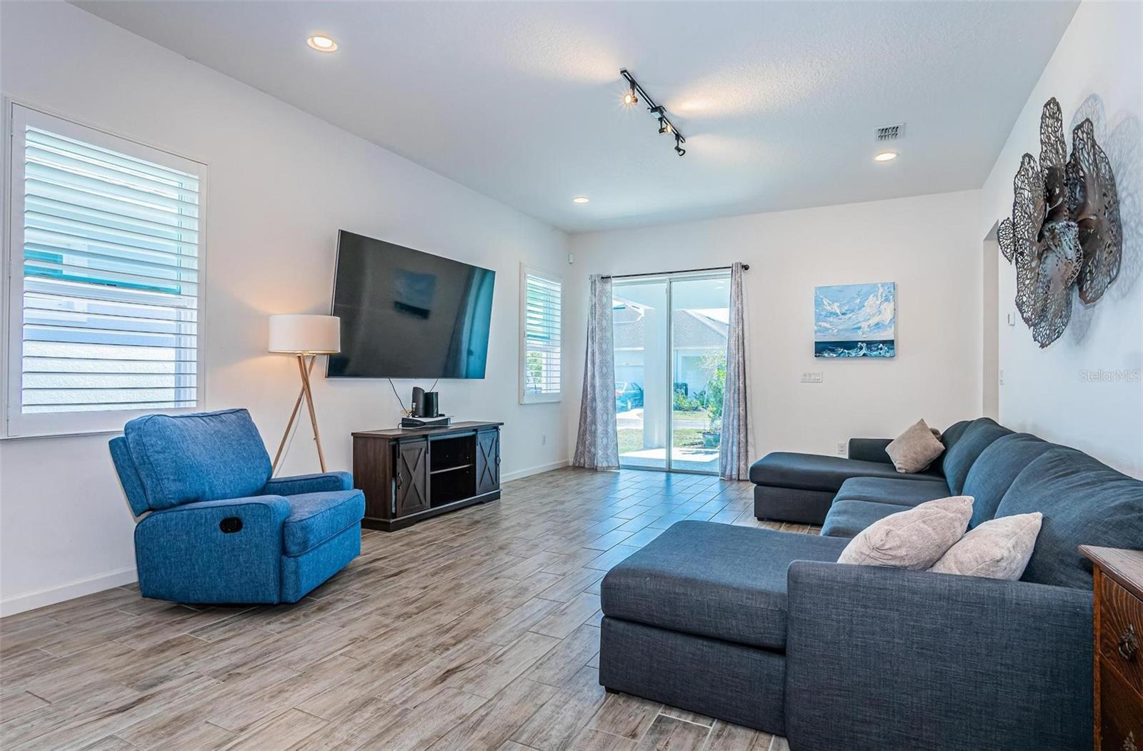 811 WINTERSIDE DRIVE