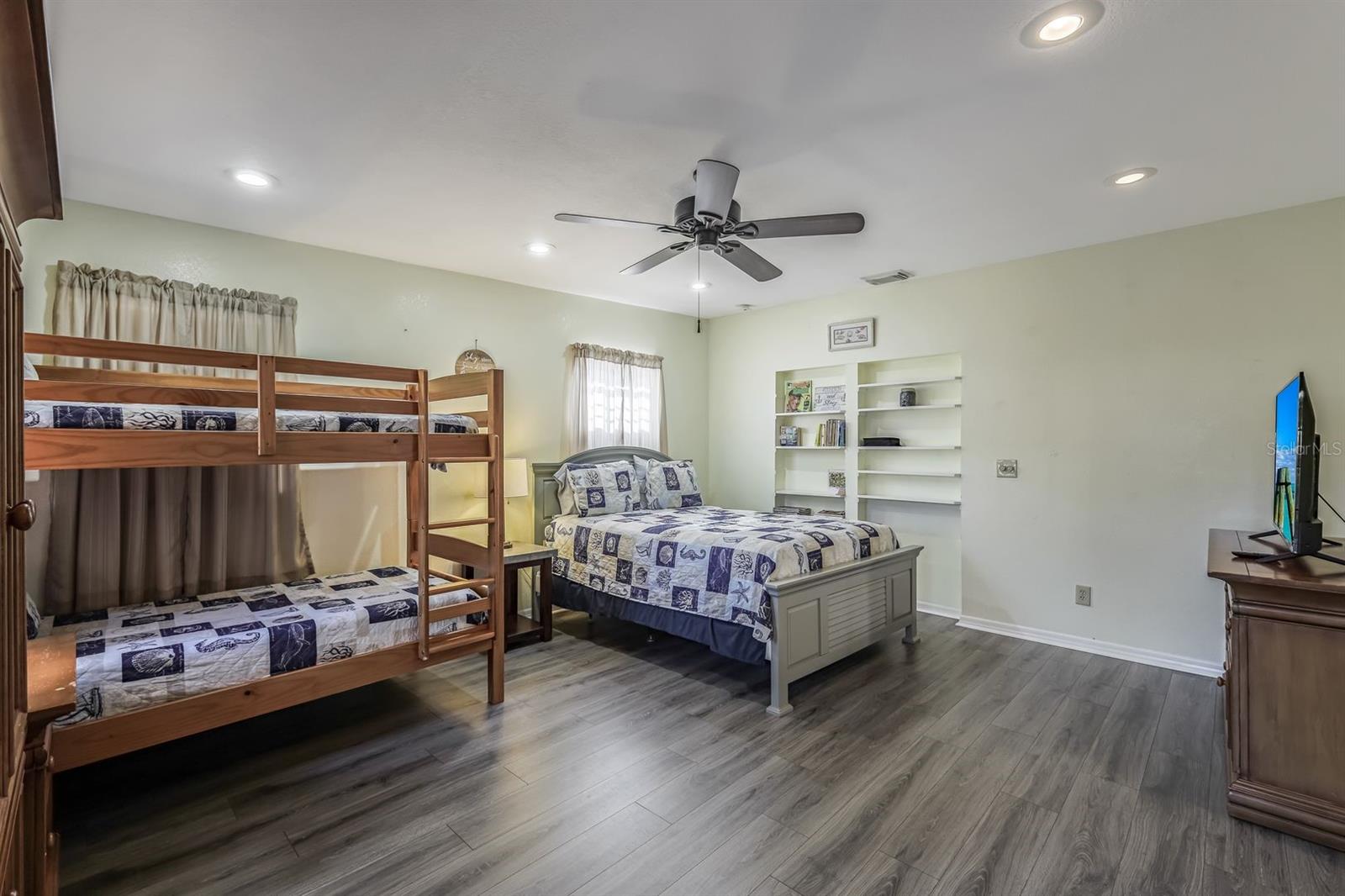 PASADENA TERRACE - Residential