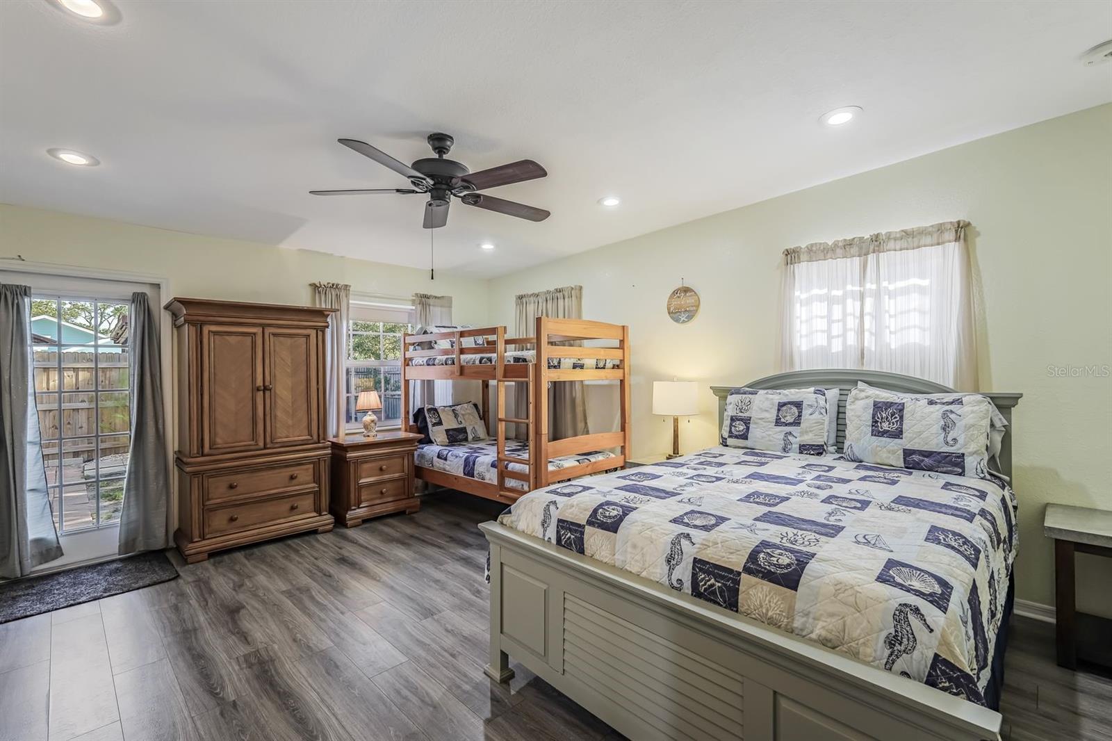 PASADENA TERRACE - Residential