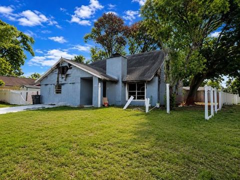 Photo of 606 Forest Hills Drive, Brandon, FL 33510 (MLS # TB8519147)