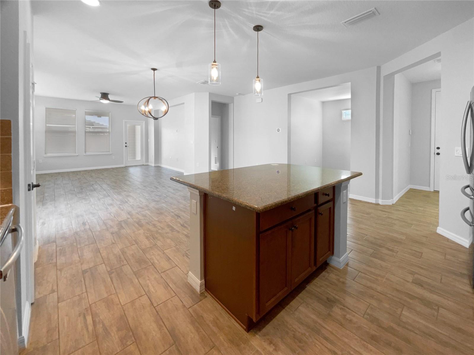 CASCADES/GRVLAND PH 6 - Residential