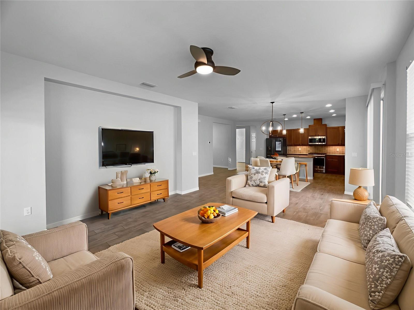 CASCADES/GRVLAND PH 6 - Residential