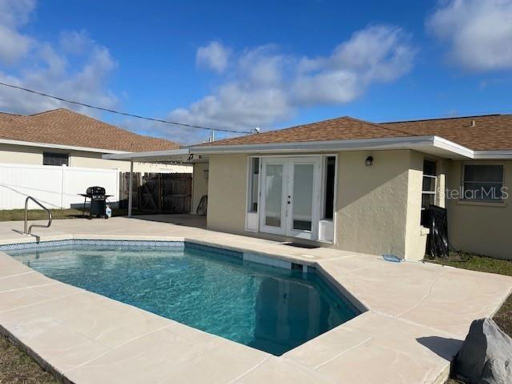 Photo of 2250 Sandlewood Drive, Venice, FL 34293 (MLS # A4693836)