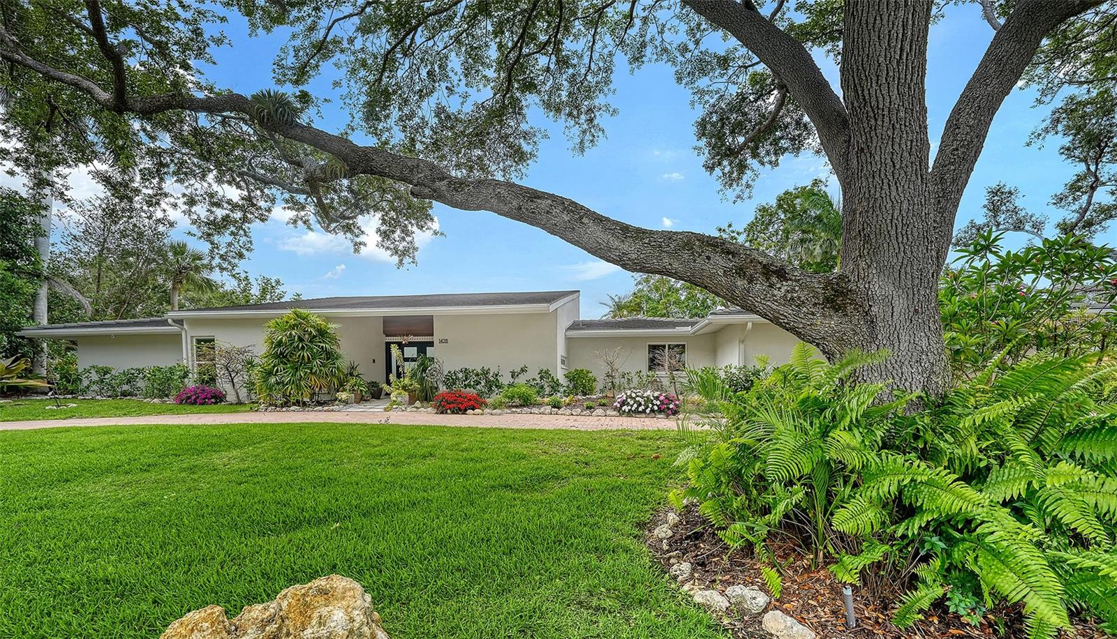 1428 PINE BAY DRIVE