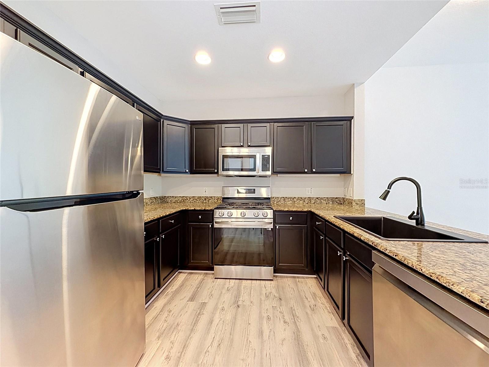 7510 SEVEN EAGLES WAY - Photo 3