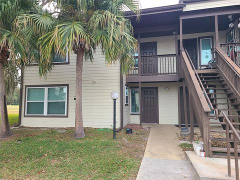 Photo of 18101 Sandalwood Drive, Wildwood, FL 34785 (MLS # G5105357)