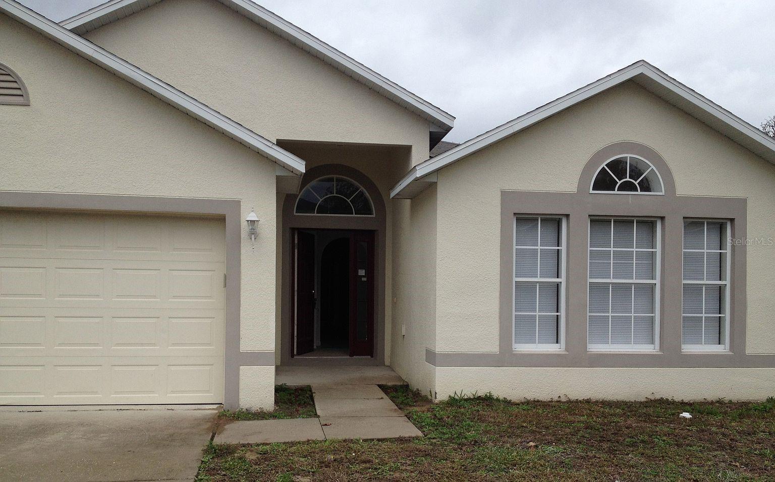 3 bedroom, 2 bath, 2 car garage located in Overlook at Lake Griffin, in Leesburg. Home will be available for showing after August 31. All tile floor, appliances included, washer and dryer hookups, spacious bedrooms, and located in a well-established neighborhood. First, last, and security required for move in, plus renters insurance.