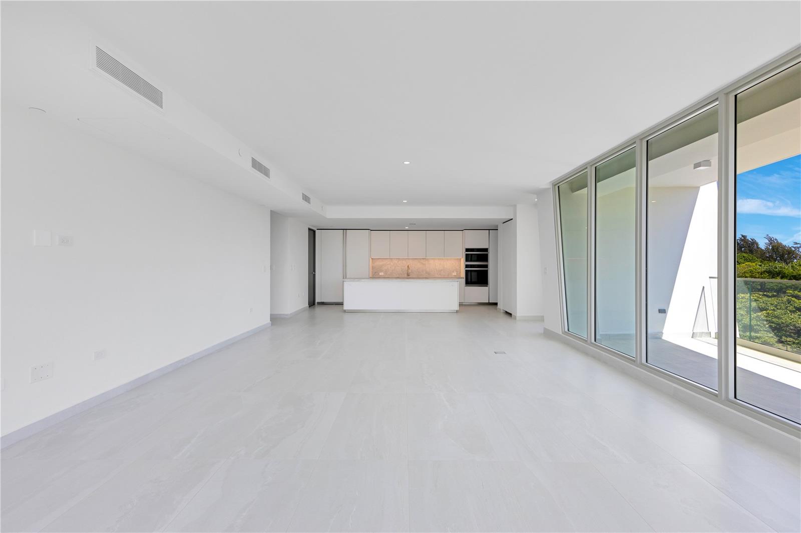 LE PARC CONDOMINIUM - Residential