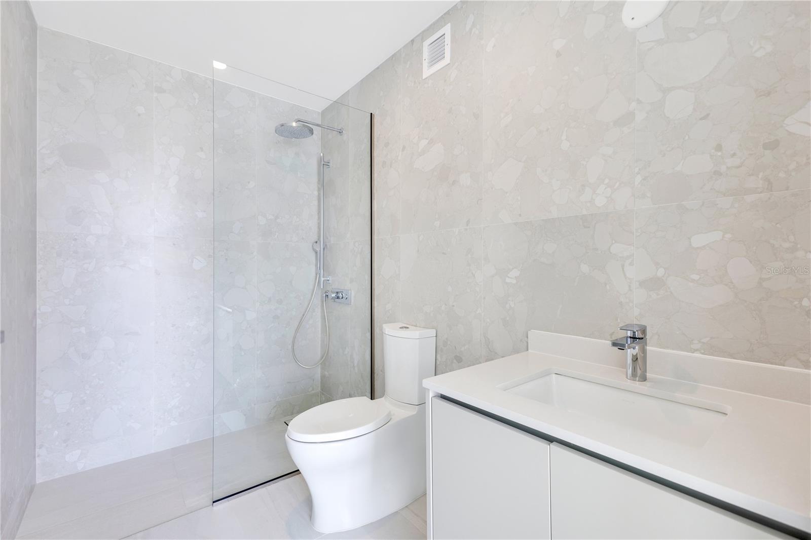 LE PARC CONDOMINIUM - Residential