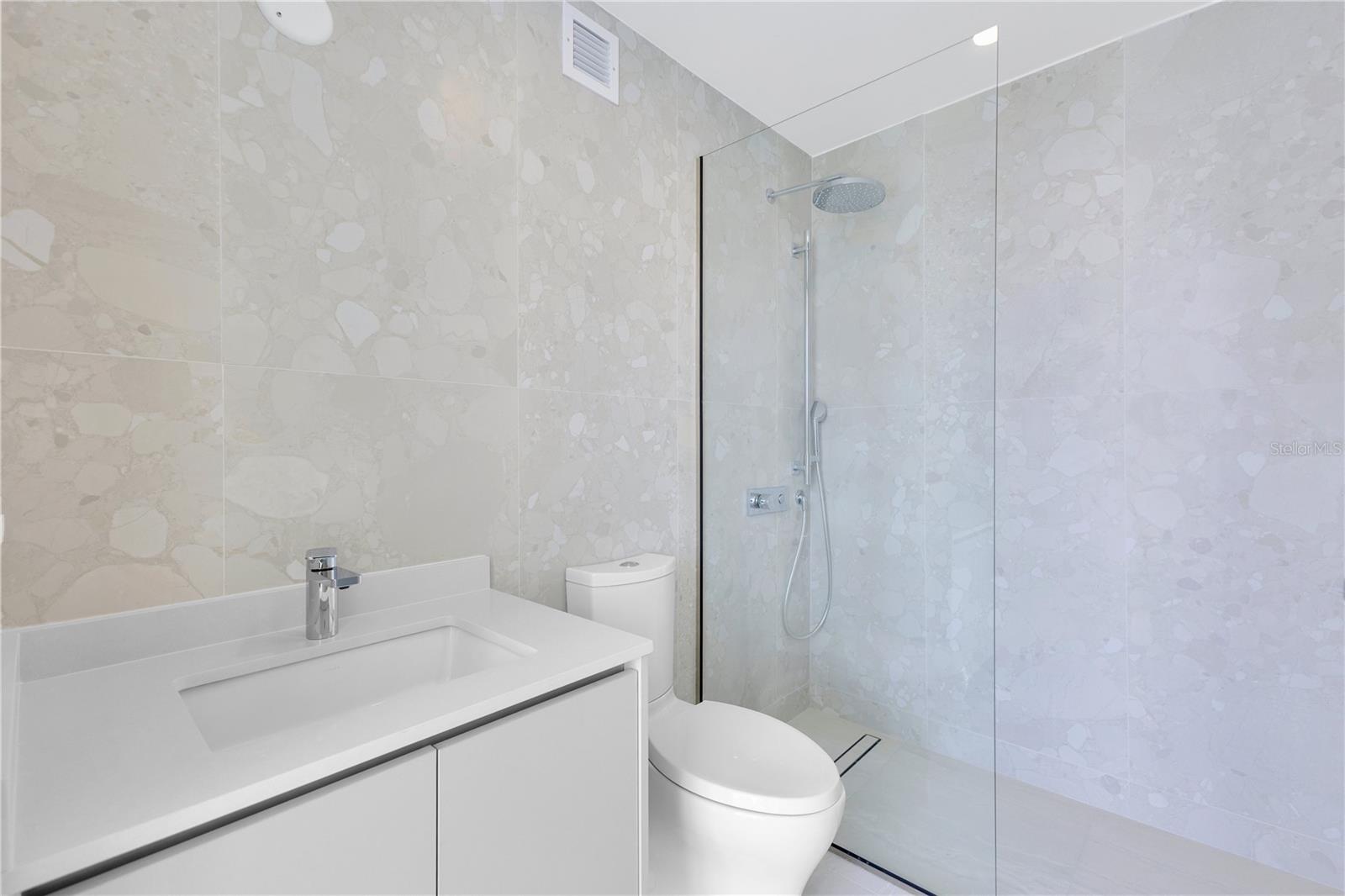 LE PARC CONDOMINIUM - Residential