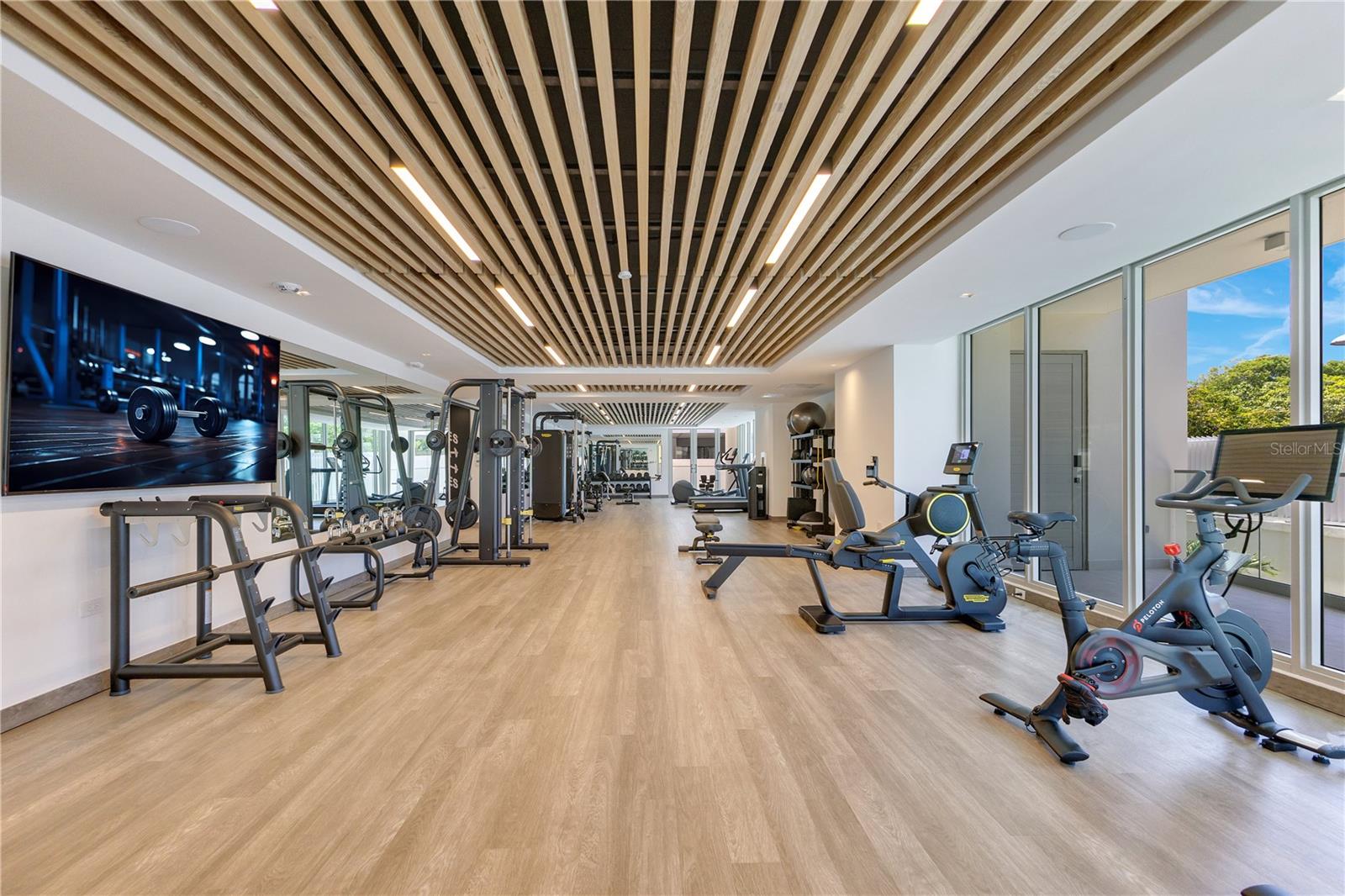 LE PARC CONDOMINIUM - Residential