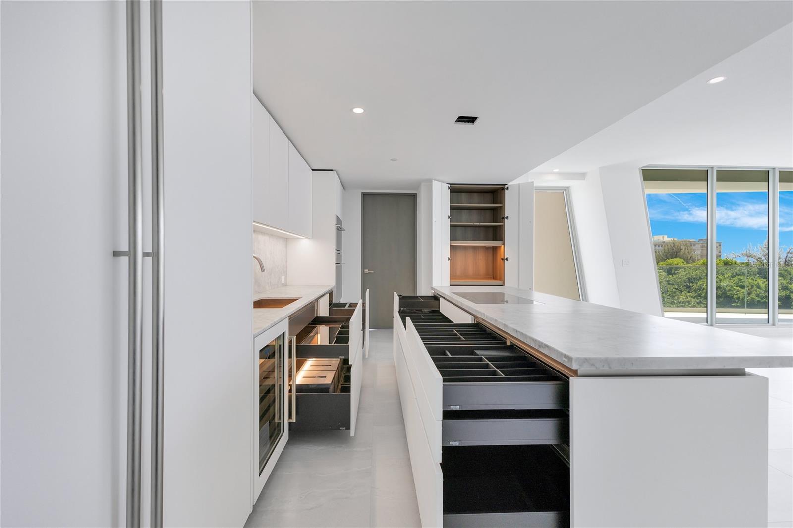 LE PARC CONDOMINIUM - Residential