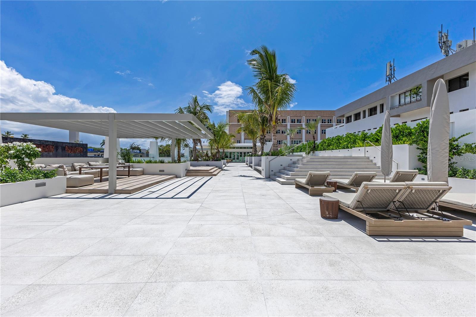 LE PARC CONDOMINIUM - Residential