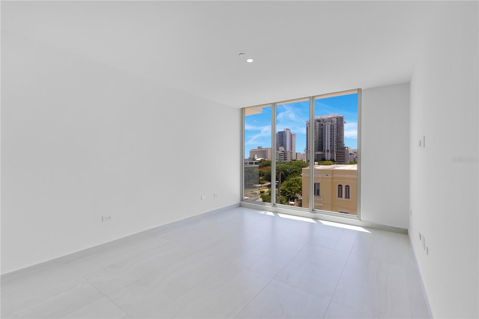 LE PARC CONDOMINIUM - Residential