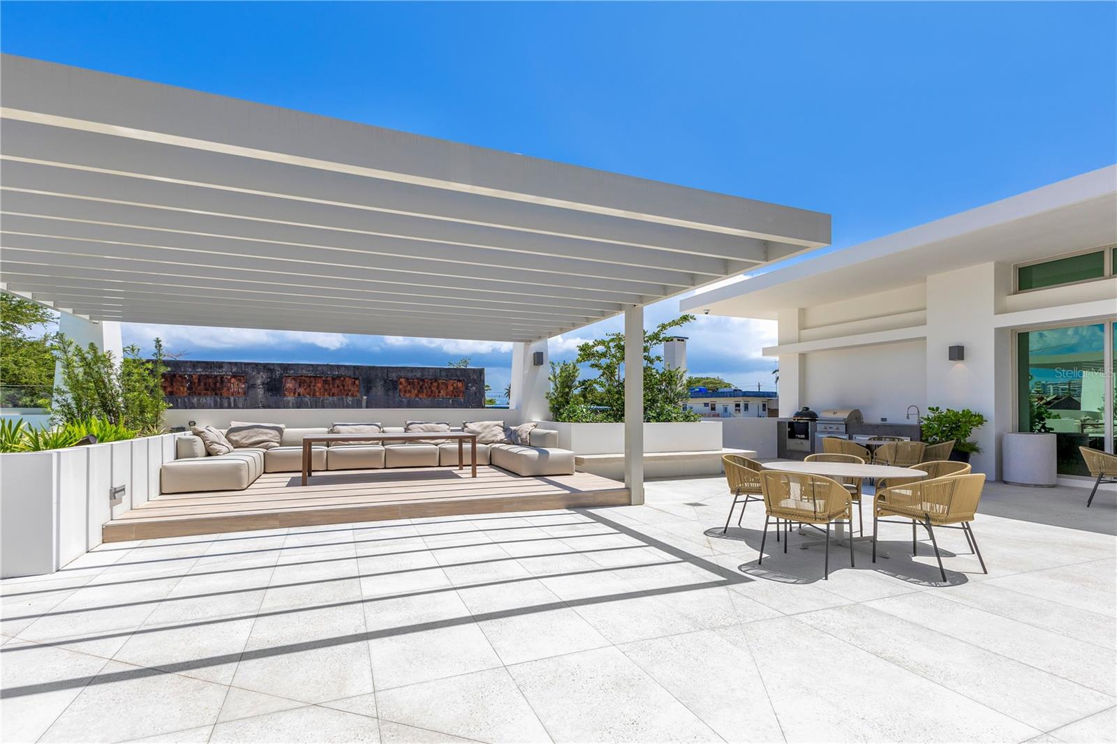 LE PARC CONDOMINIUM - Residential