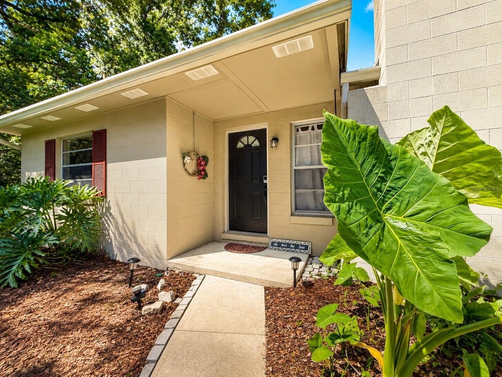 Photo of 410 Ruby Avenue, Deland, FL 32724 (MLS # O6435283)