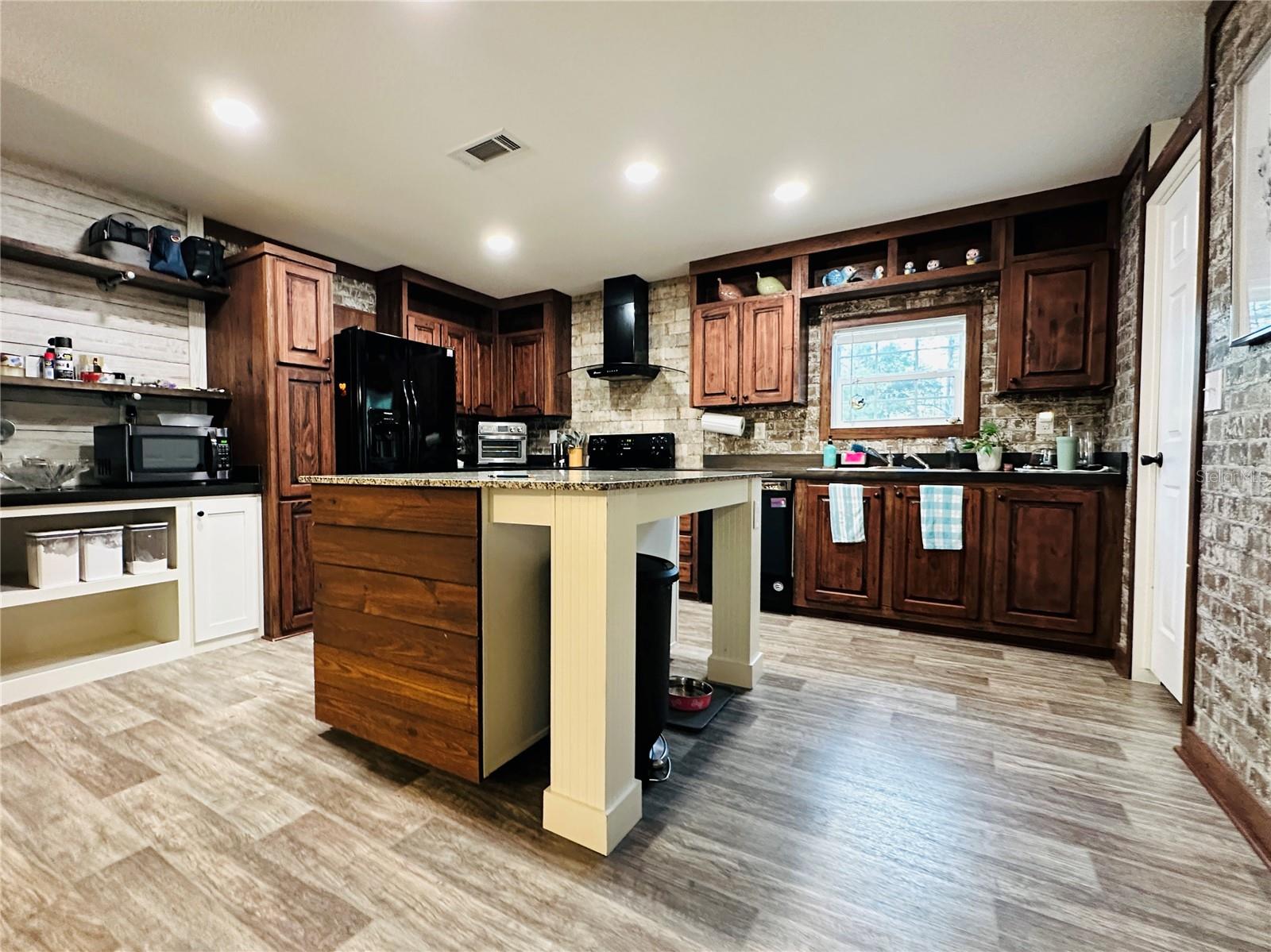 WILLISTON HIGHLANDS UNIT 5 - Residential