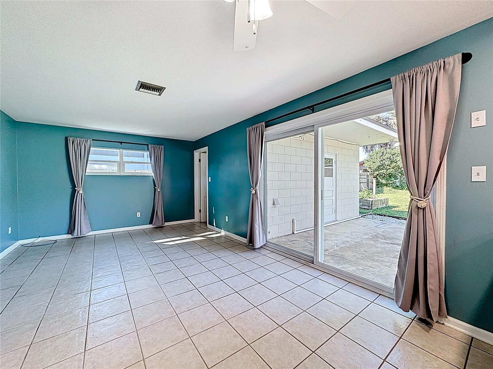 PERSHING MANOR - Residential