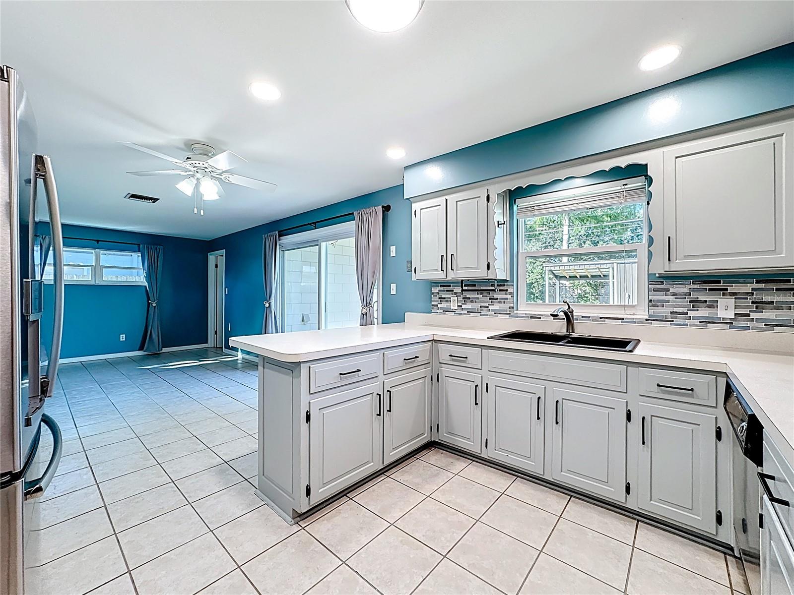 PERSHING MANOR - Residential