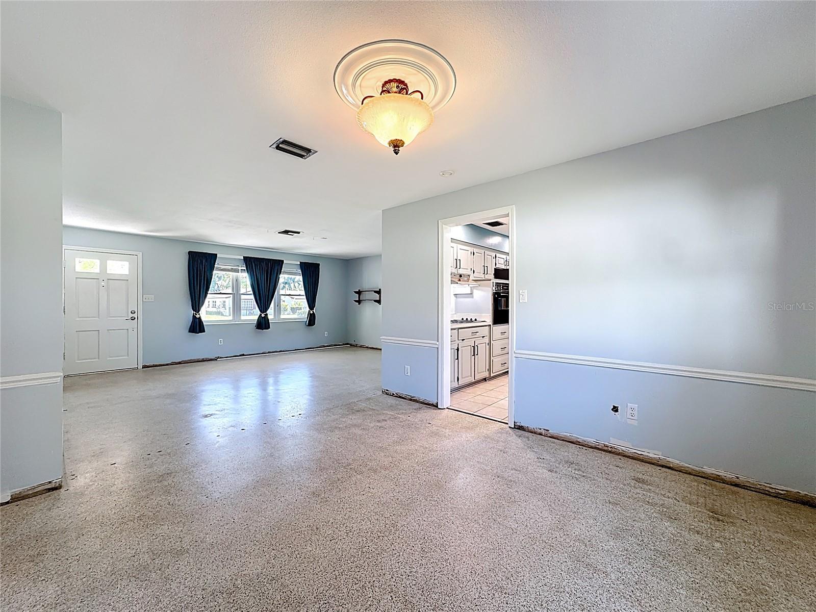 PERSHING MANOR - Residential