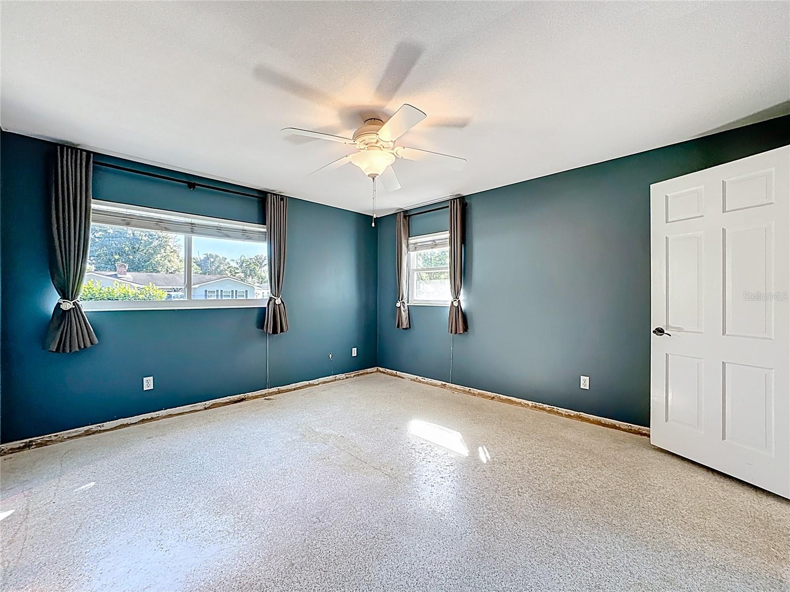 PERSHING MANOR - Residential