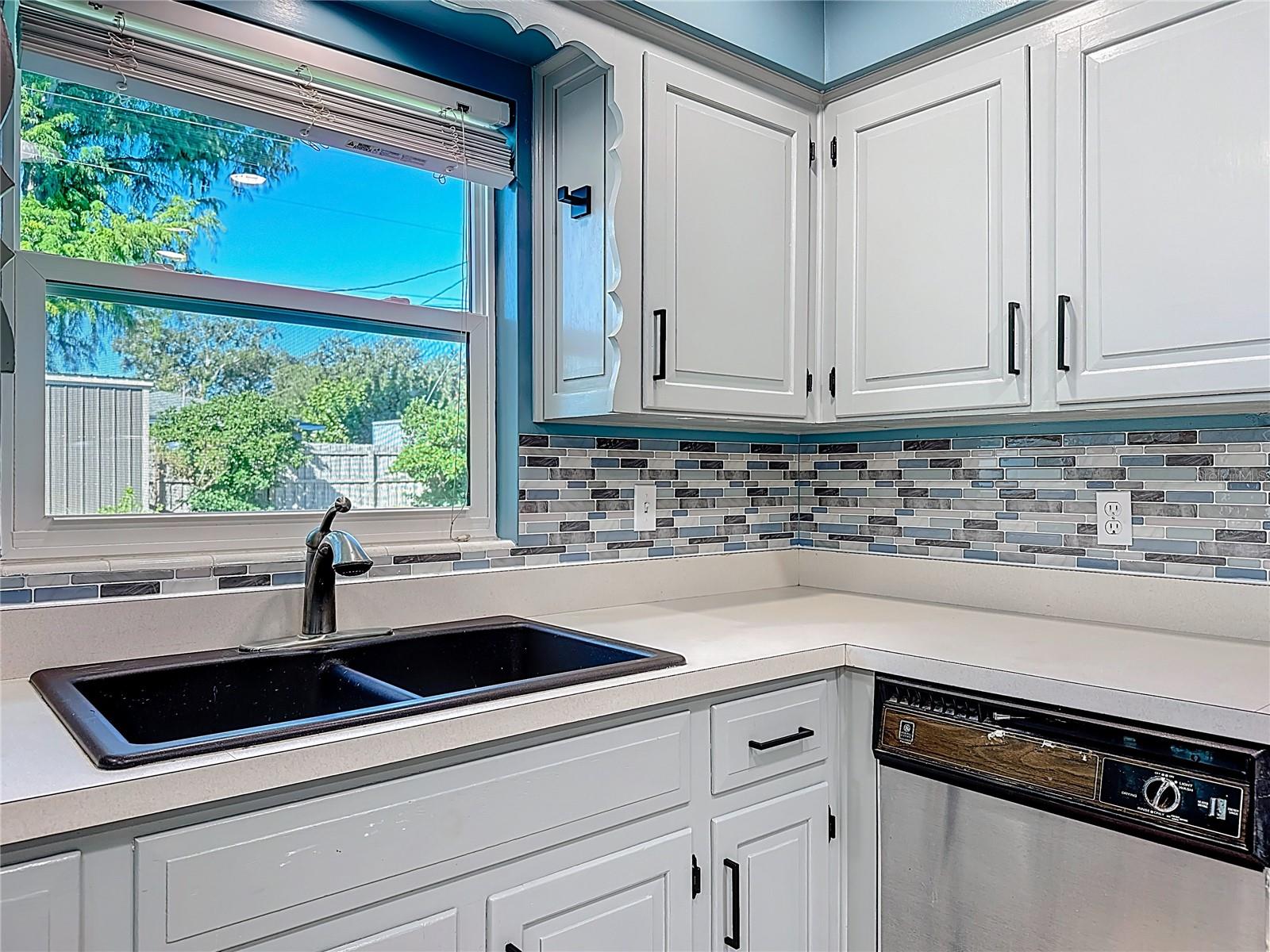 PERSHING MANOR - Residential