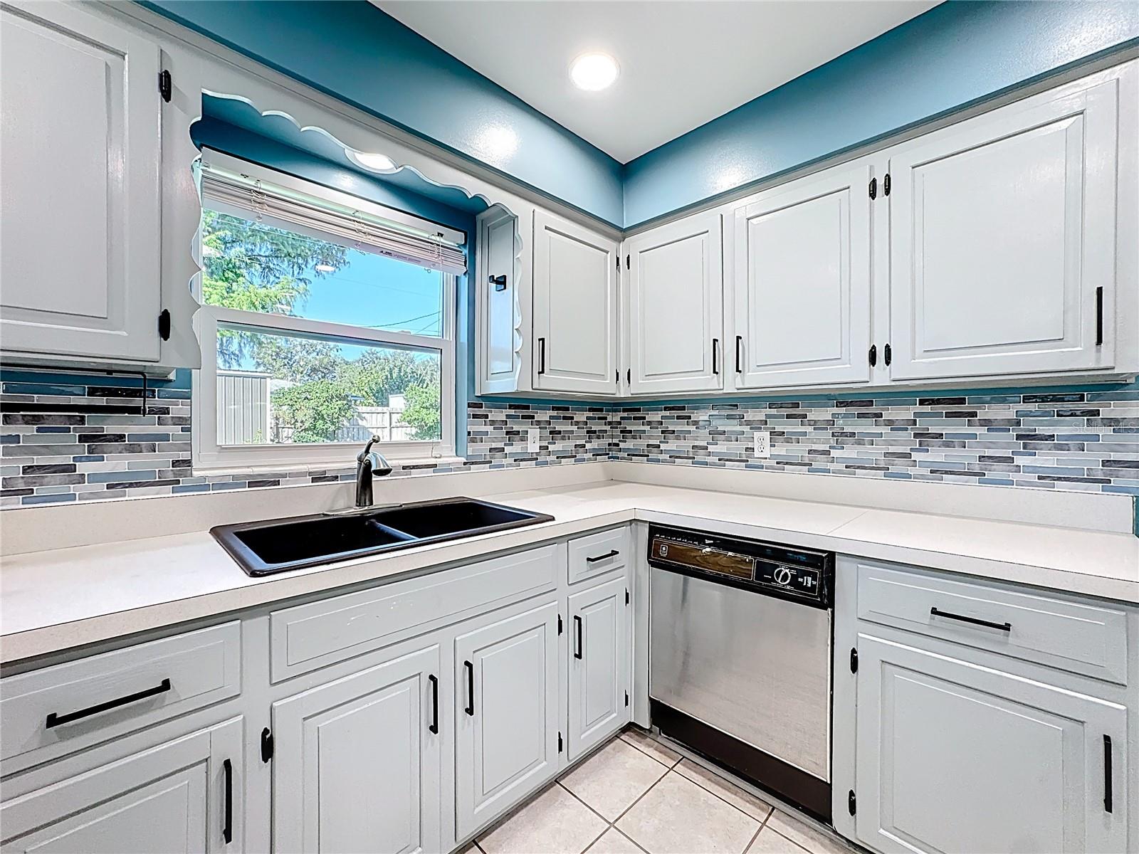 PERSHING MANOR - Residential