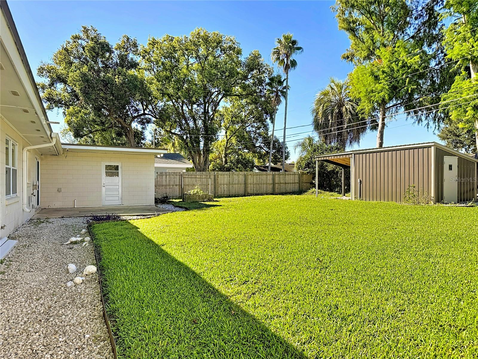 PERSHING MANOR - Residential