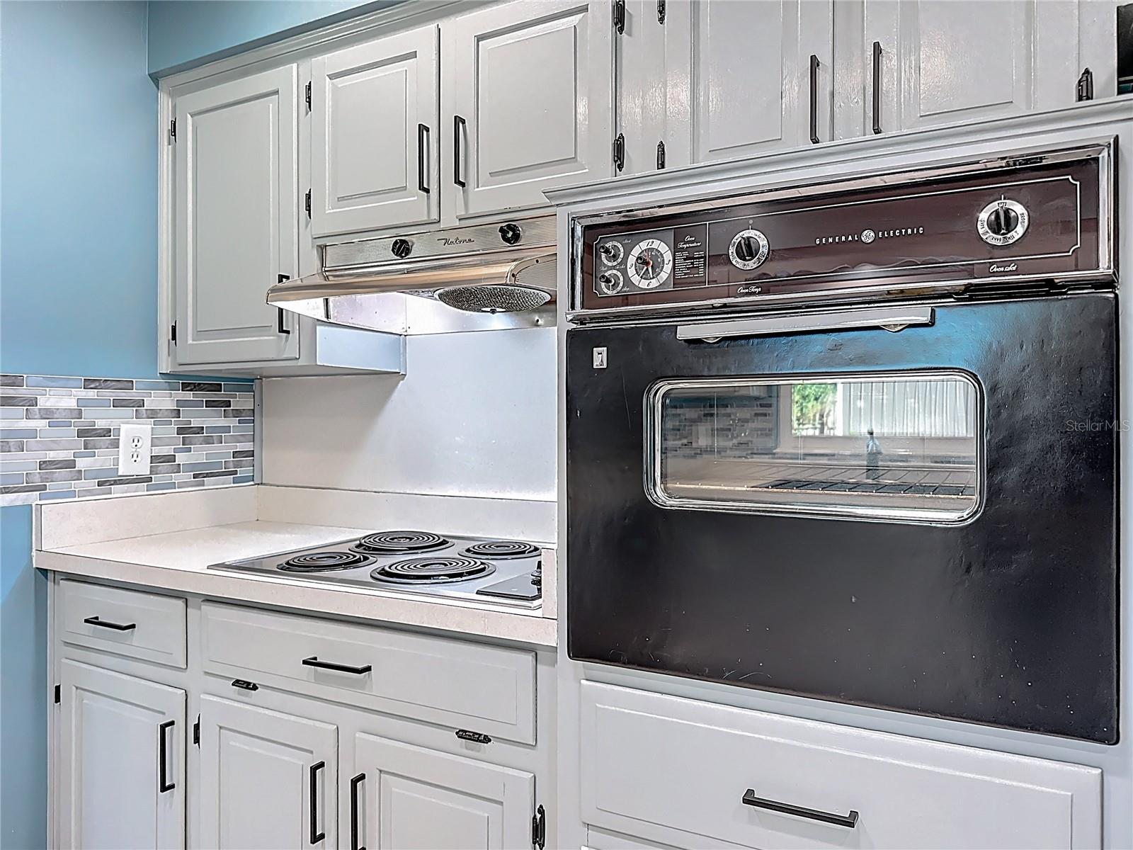 PERSHING MANOR - Residential