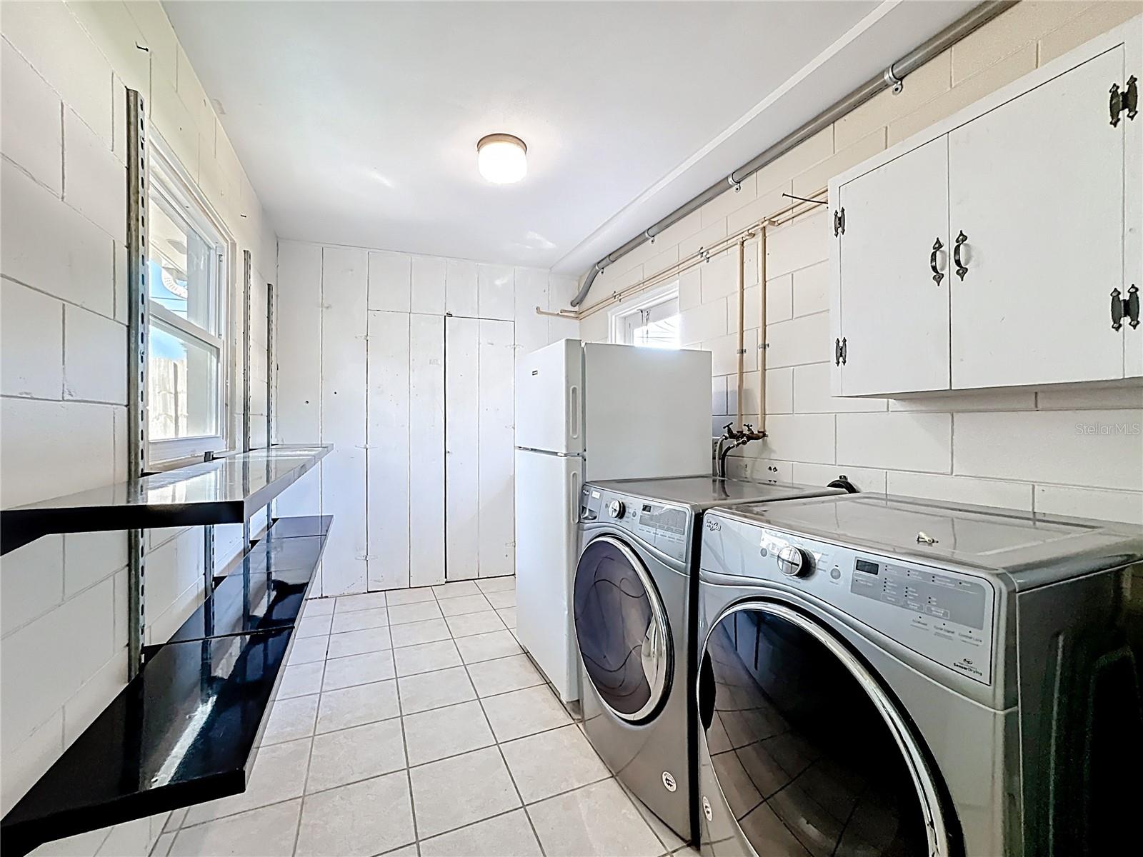 PERSHING MANOR - Residential