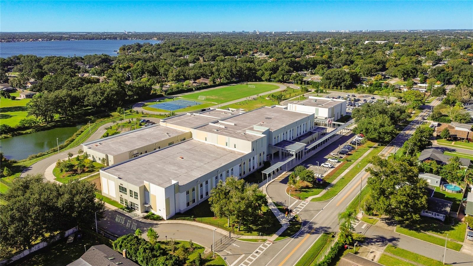 PERSHING MANOR - Residential