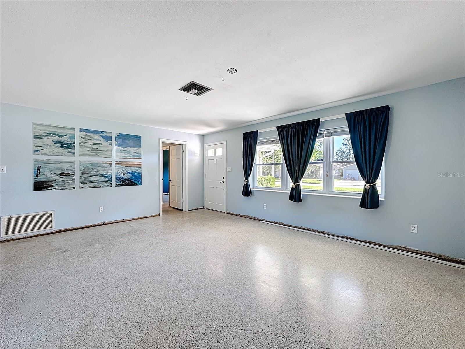 PERSHING MANOR - Residential