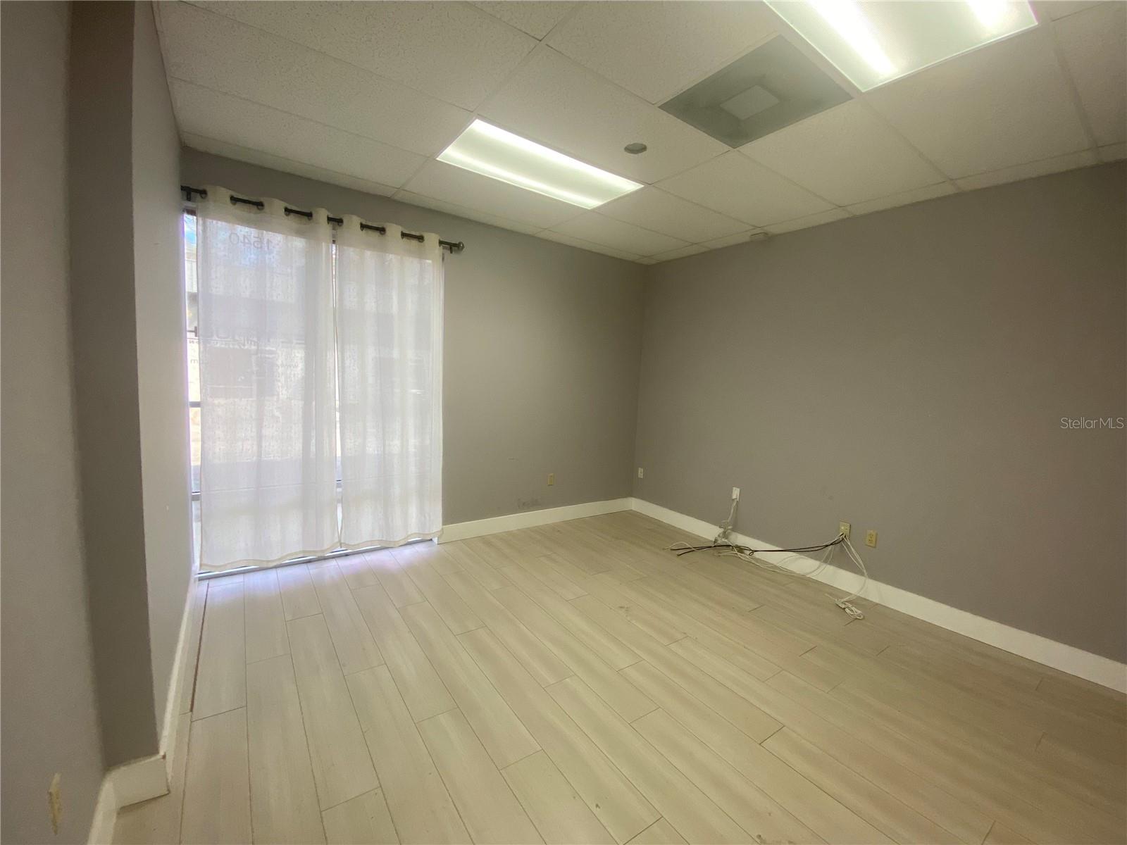 TROPIC PARK - Commercial Lease